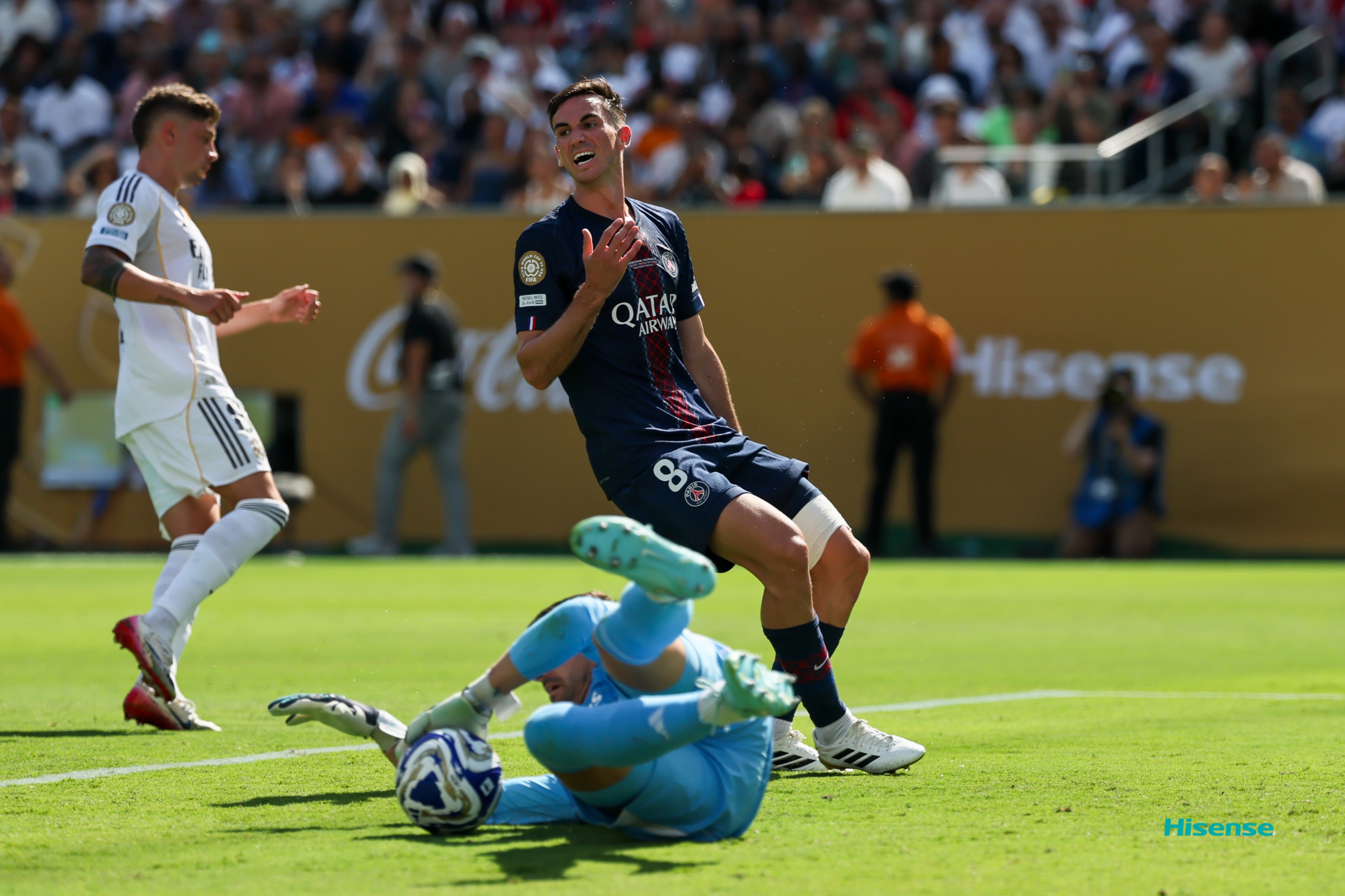 包含巴塞罗那训练开放日；赛后刷新队史纪录引欢呼；法国杯在即；身体对抗强度拉满的词条