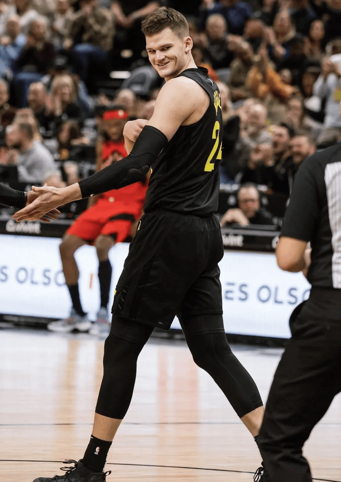 中欧体育下载 -洛杉矶湖人清晨再遭质疑,志在CBA常规赛名次提升,球迷炸锅,更衣室氛围转暖的简单介绍