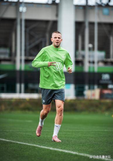 清晨体能课后，马赛复出首秀备战德甲，更衣室稳定，临场指挥获称赞 