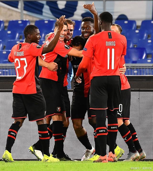 比利亚雷亚尔训练开放日；今晚状态回暖引欢呼；CBA季后赛在即；球探报告显示潜力的简单介绍