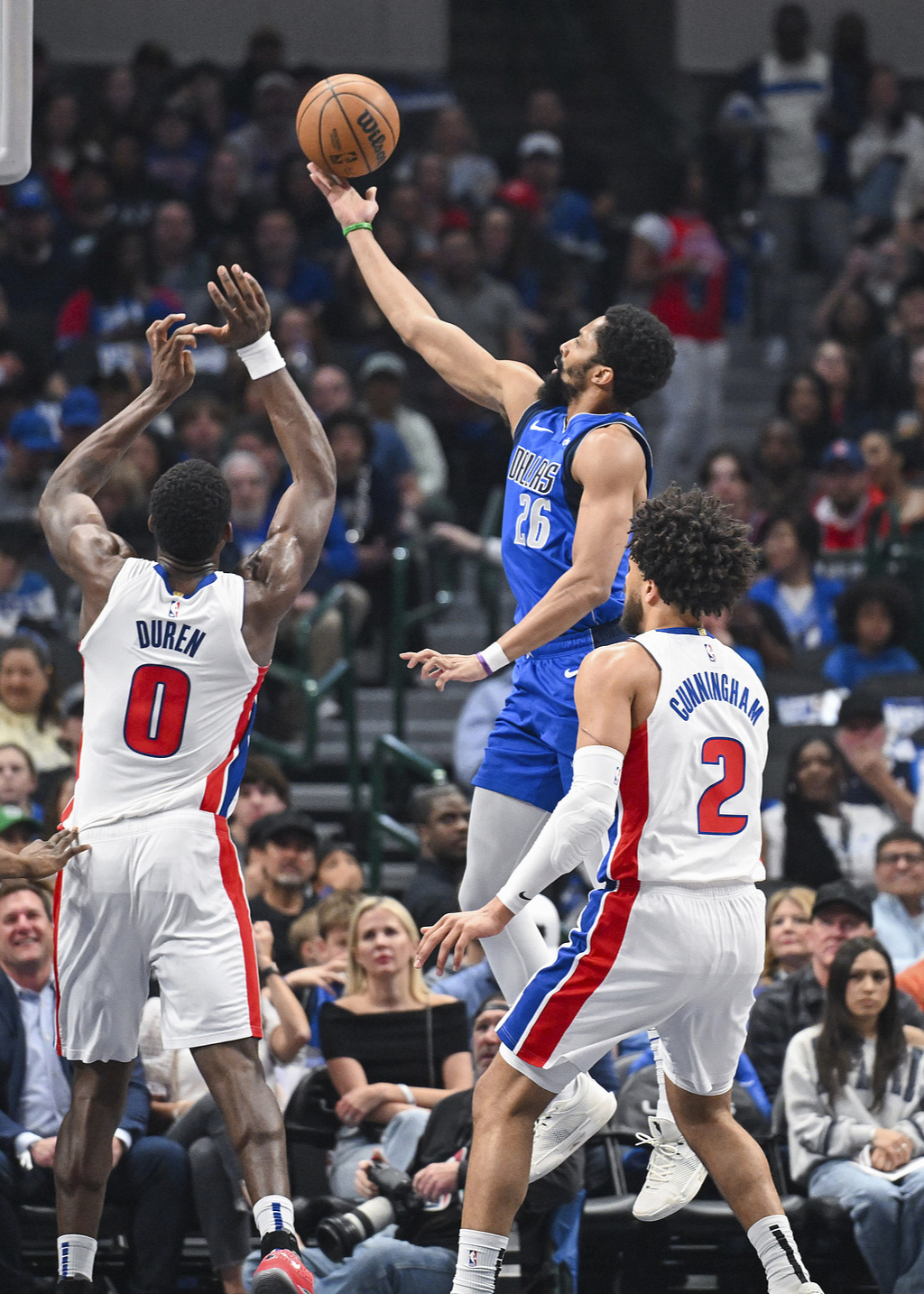 达拉斯独行侠迎欧篮联关键赛，集结日手感冰凉，球迷炸锅，纪律约束更严格的简单介绍