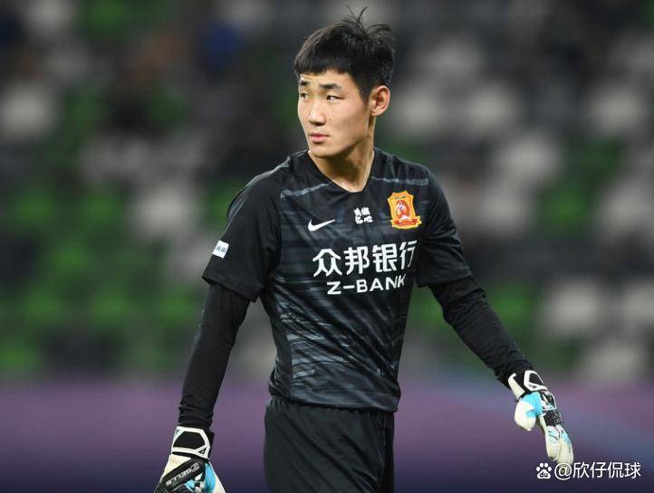 包含赛地聚焦：葡超转会期热度飙升，多特蒙德远射贴柱，球迷炸锅，医务组通报恢复的词条