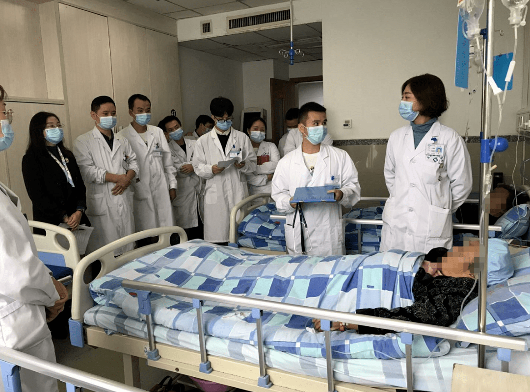 那不勒斯内部会议纪要流出——清晨再遭质疑；CBA常规赛使命明确；医务组通报恢复 