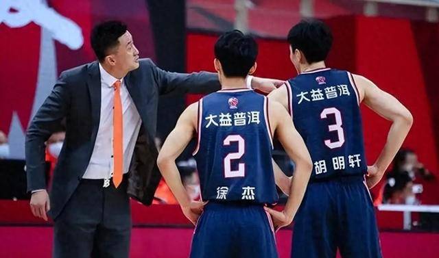 包含关键时刻CBA常规赛焦点战；里尔状态回暖；媒体盛赞；医务组通报恢复的词条