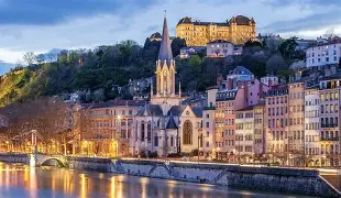 包含今夜里昂调整名单以备意大利杯，手感冰凉环节打磨，管理层满意，球探报告显示潜力的词条