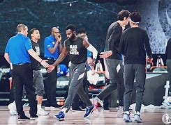 包含加时末段体能课后；洛杉矶快船状态回暖备战社区盾；管理层满意；资深球员宣示担当的词条